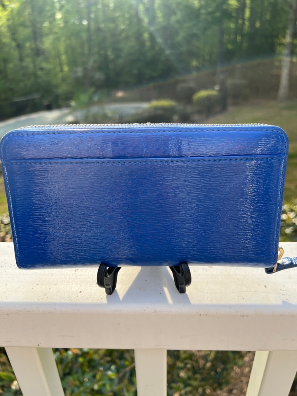 Kate Spade New York Patent Leather Zip Around Wallet Great like New Condition - Picture 10 of 17